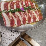 我和朋友直接炫了好几盘。推荐:奎梨家吾桑格秘制鸡腿肉