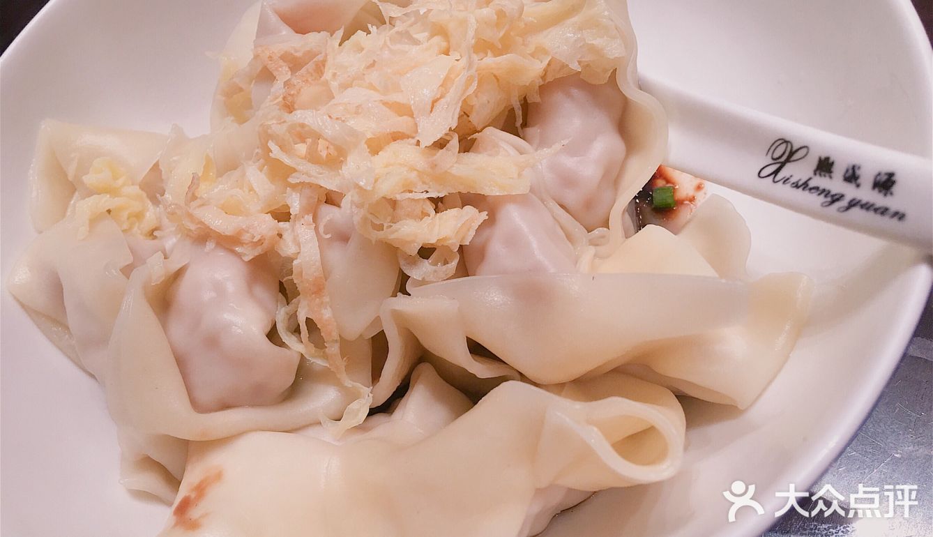 环境： 里面很大 想吃无锡小笼包好久啦 和朋友一起点