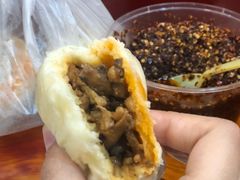 麻辣香菇鸡丁包-老陶包子铺(南大西南村店)