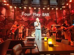 -FOUR PLAY BAR