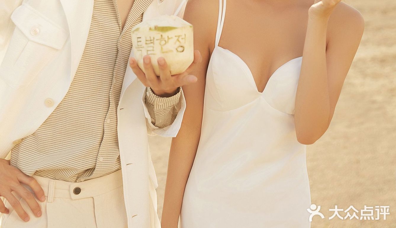 暖色系水景黄昏婚纱照