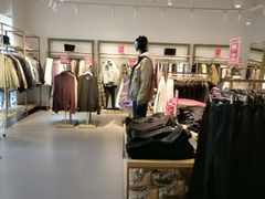 -URBAN REVIVO(北京斯普瑞斯奥特莱斯店)