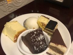 -荣誉国际酒店-云顶旋转餐厅