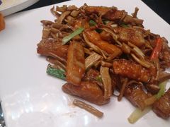 杂菌炒藕-汕头皇城酒店