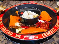 菌汤鸳鸯锅-椒香城门口重庆老火锅(宝安固戍店)