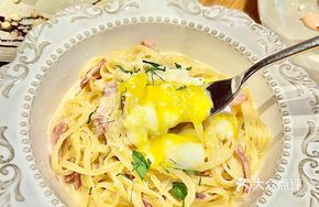 Warm Egg Bacon Cream Pasta