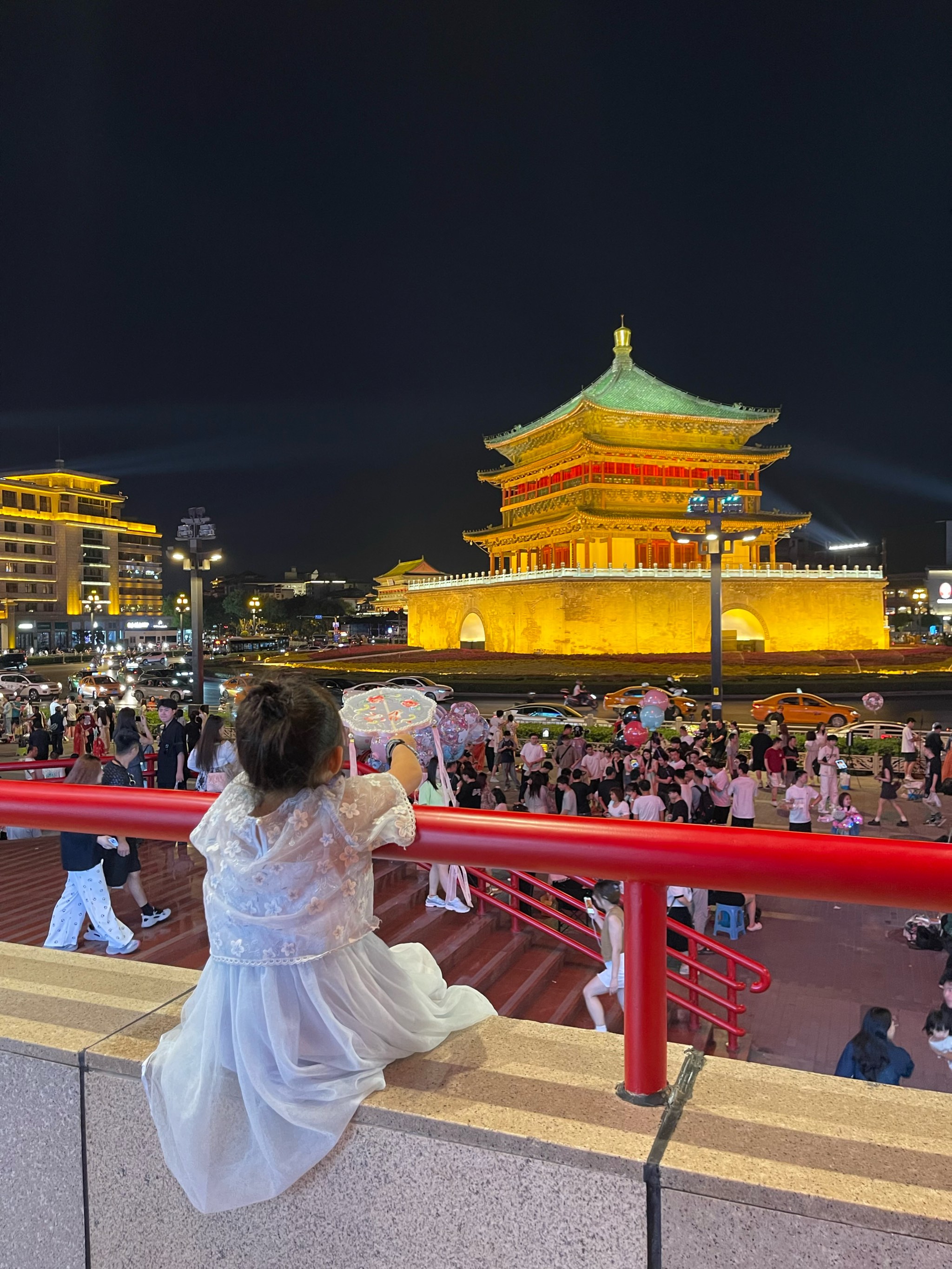 钟楼的夜景夜晚的西安图片