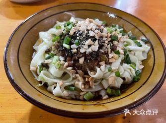 一个隐没在居民区里的小面馆 就在骡马市地铁F口附近