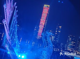 很多年轻漂亮的小姐姐小哥哥都喜欢来这里游玩拍照片