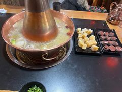 -果松木炭酸菜铜火锅·外婆参鸡汤