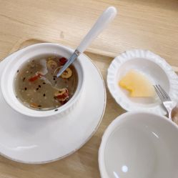 -宥莉·ULLY 痘敏肌•科技皮肤管理中心