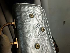 -京伟修鞋洗鞋奢侈品皮具护理店