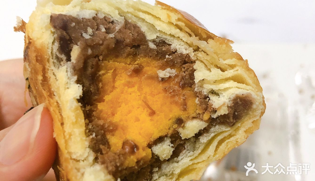 唐饼家的蛋黄酥不输轩妈