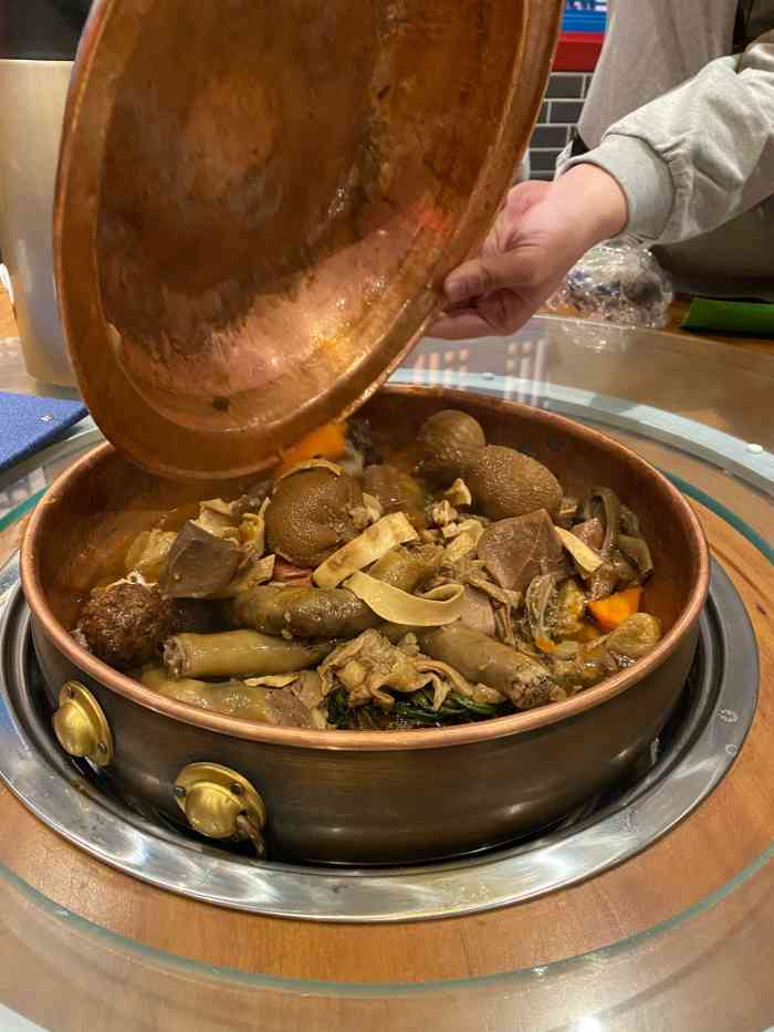 静香斋餐厅(十里堡店)-"五一期间过来一次,里面感觉人山人海!生意.