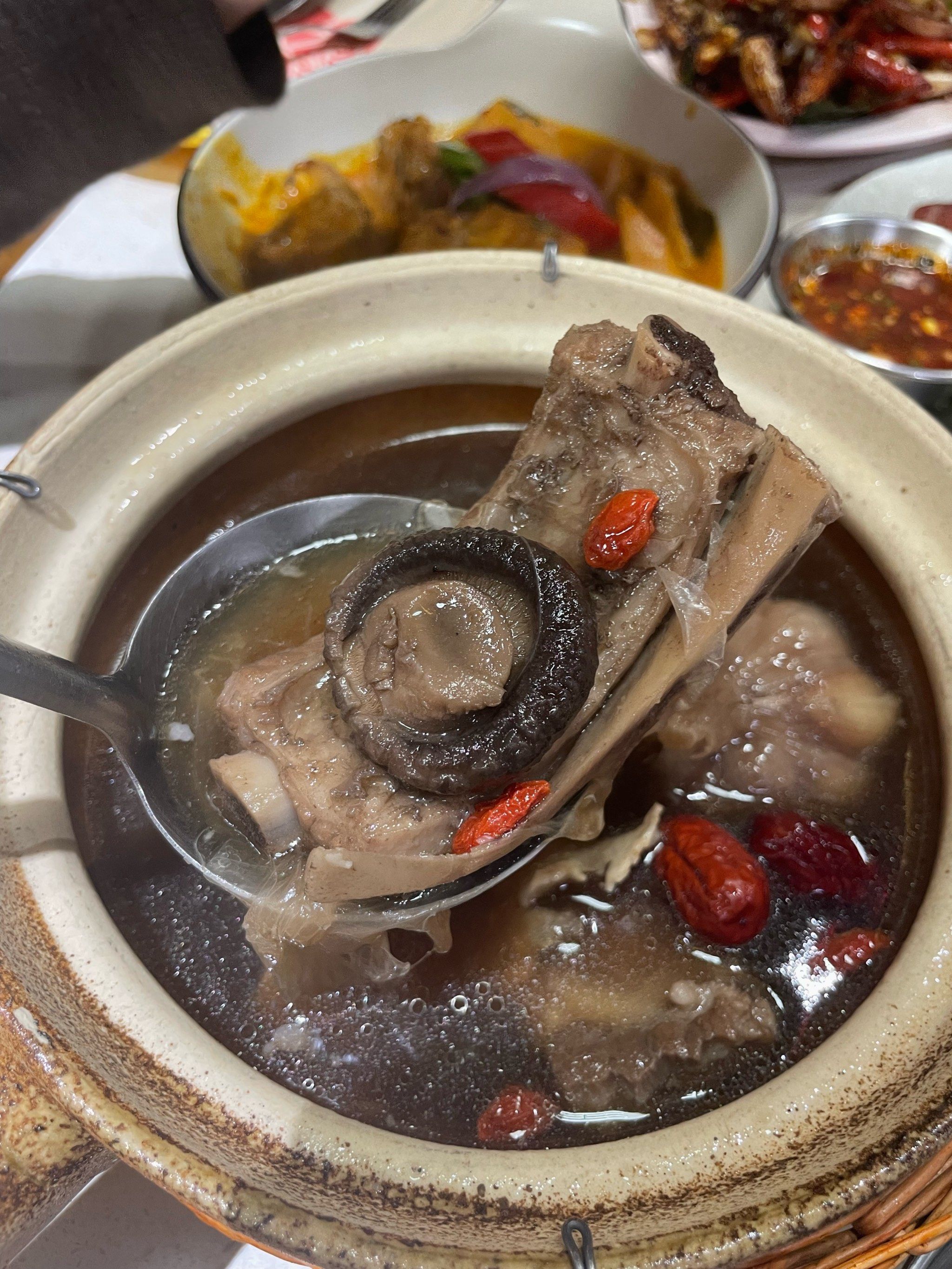 热腾腾的汤品,抵御寒冬