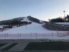 -庙香山滑雪场