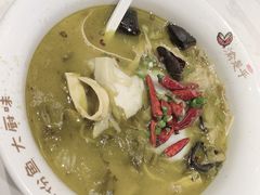-渝是乎酸菜鱼·川渝小炒(新世界百货望京店)
