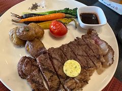 碳烤肉眼牛排及秘制牛排汁-WOLFGANG PUCK KITCHEN & BAR(迪士尼小镇店)