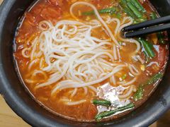 -花馬肆.云南过桥米线(汉神购物广场现场熬汤店)