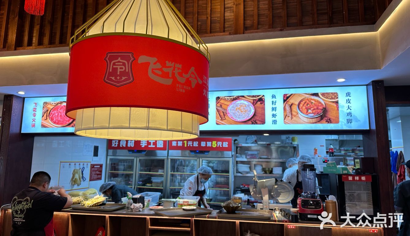 跟着成都本地人吃｜东门牛市口新晋排队凶火锅🍲