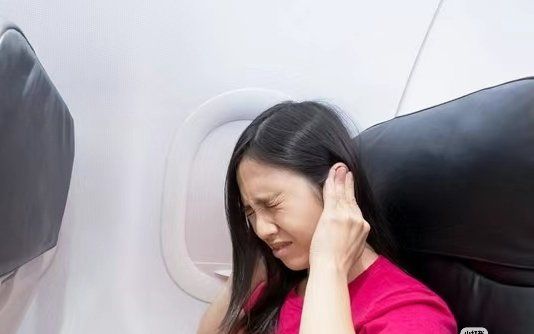 我坐飞机耳朵疼怎么办?