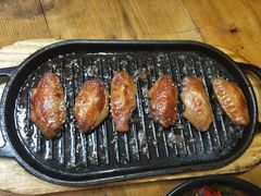 料理烤焦香翅中-老东镇啤酒屋海鲜加工·蒸汽海鲜·海鲜烧烤(台东店)