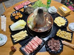 -果松木炭酸菜铜火锅·外婆参鸡汤