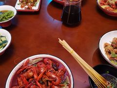 -虾弄弄海派小龙虾·牛羊蝎子火锅