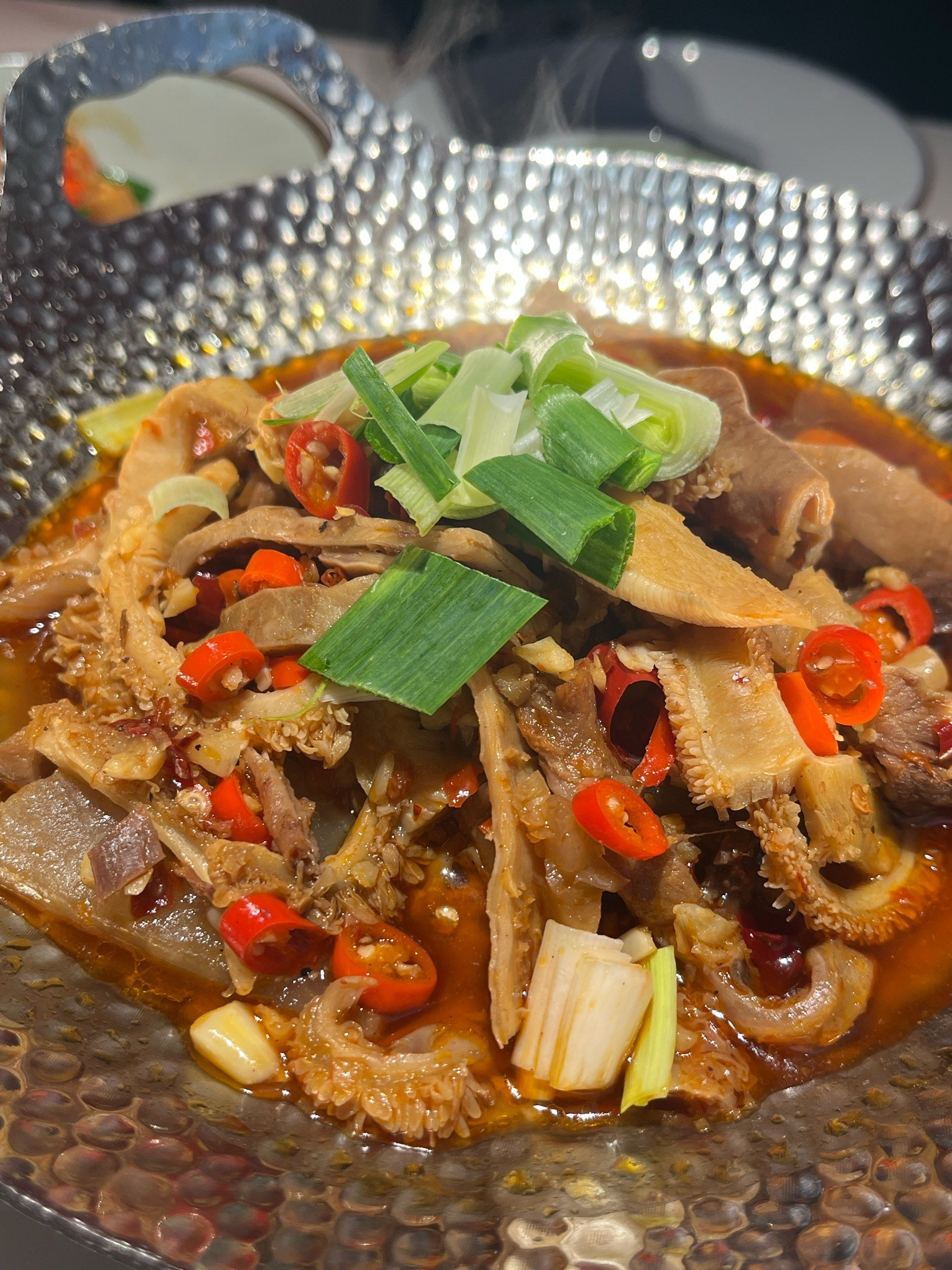 这次点了有 金钱蛋,上海青🥬,香辣牛杂,辣椒炒肉,土豆丝,每一个都很
