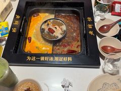 -老牌坊云南鱼豆花火锅(哈西万达店)