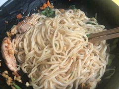 -两勺子一碗口水鸡拌面