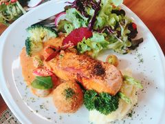 -Chom Cafe and Restaurant