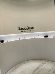 -微笑雨嘉造型护肤