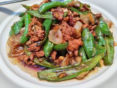 -阿瓦山寨·湘菜现炒·剁椒鱼头王(咸阳总店)