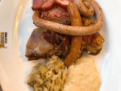 什锦香肠盘配德式酸菜、土豆泥-巴伐利亚啤酒坊(意式风情街店)