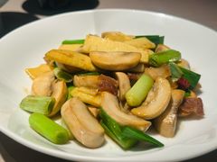 冬笋炒蘑菇-荣轩(新荣记环球金融中心店)