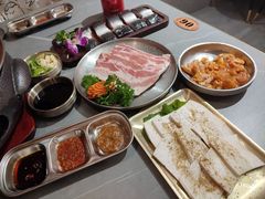 -围炉肉舍•炭烤活鳗•丹东海鲜烤肉(步行街店)