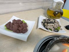 -墨脱石锅椰子鸡•香草鸭•东山羊(大东海店)