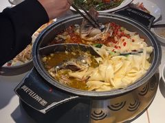 -阿瓦山寨·湘菜现炒·剁椒鱼头王(咸阳总店)