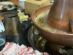 -果松木炭酸菜铜火锅·外婆参鸡汤