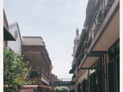 -王府井奥莱临潼小镇(临潼店)