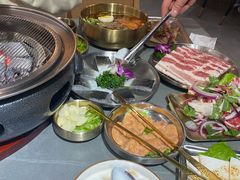 -围炉肉舍•炭烤活鳗•丹东海鲜烤肉(步行街店)