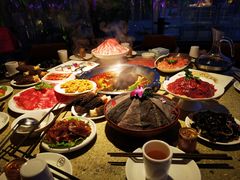 -茅草房·河畔园林火锅