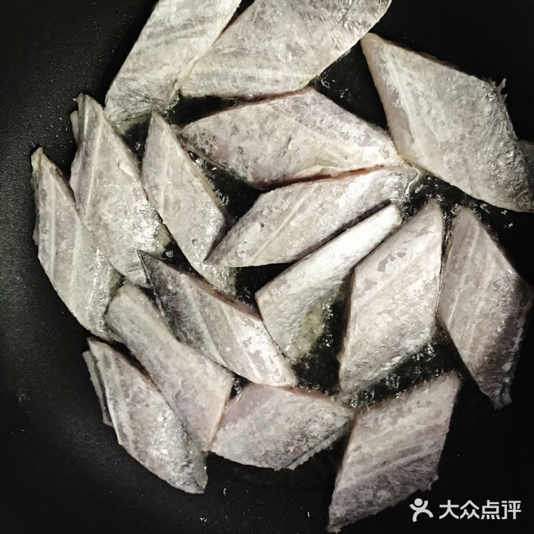 极简版家常味年糕带鱼，鱼香汁儿拌饭来三碗