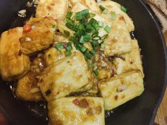 蒜香火腿包浆豆腐-云海肴·汽锅鸡·云南菜(天津国金汇店)