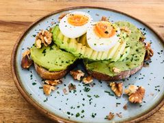 牛油果煮蛋吐司-RAC BAR(安福路店)