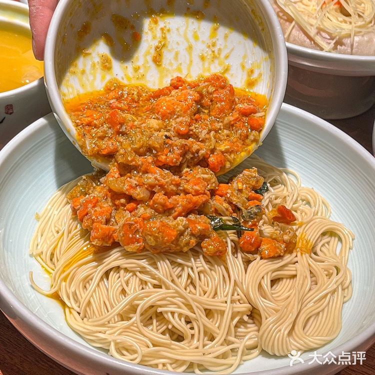 来上海旅游必吃的一碗蟹粉面🍜