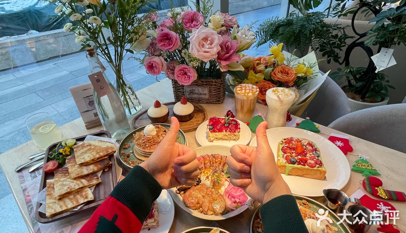 圣诞树下的甜蜜食光