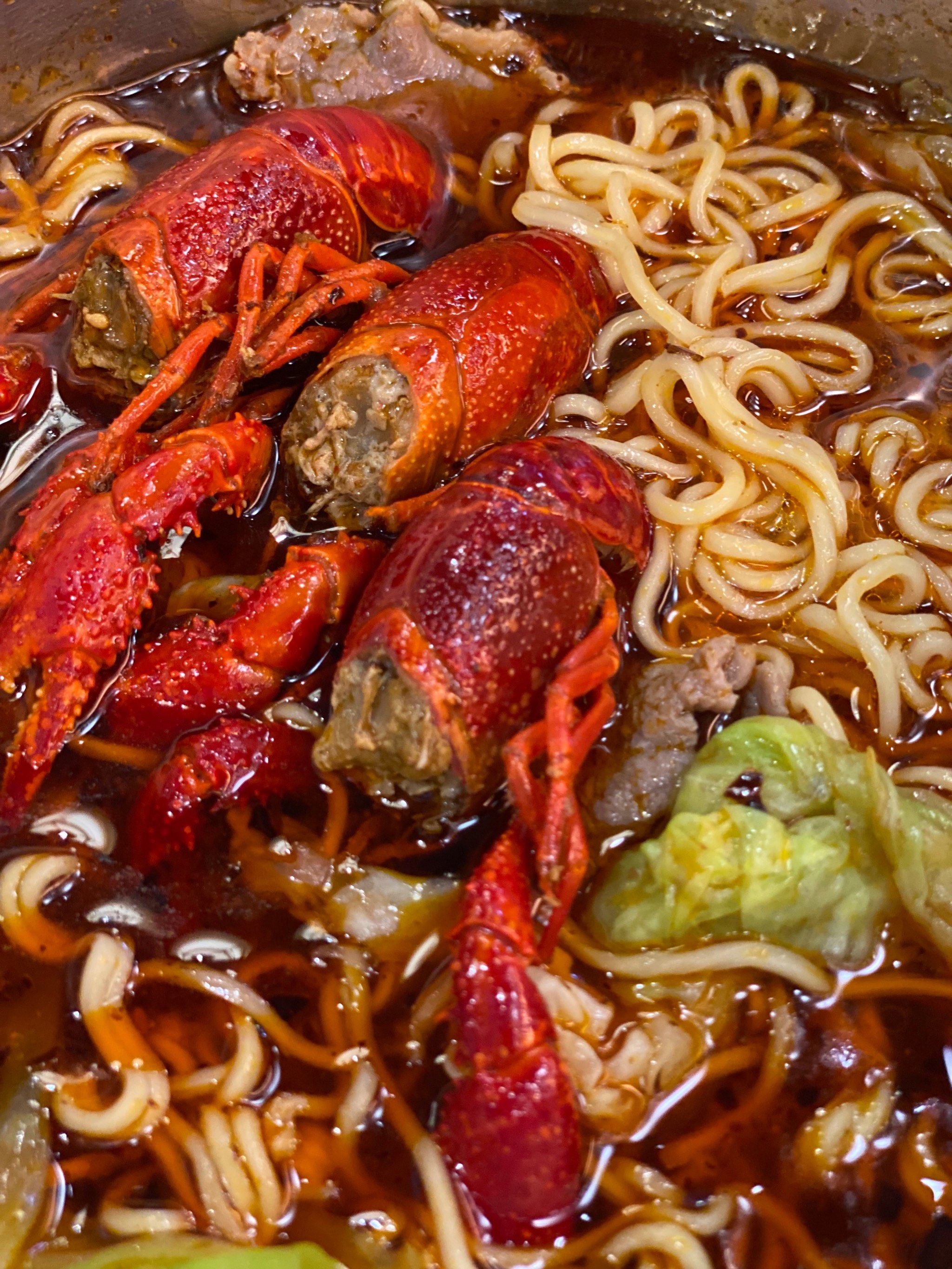 香辣小龙虾牛肉面. 谁敢来一战🦞