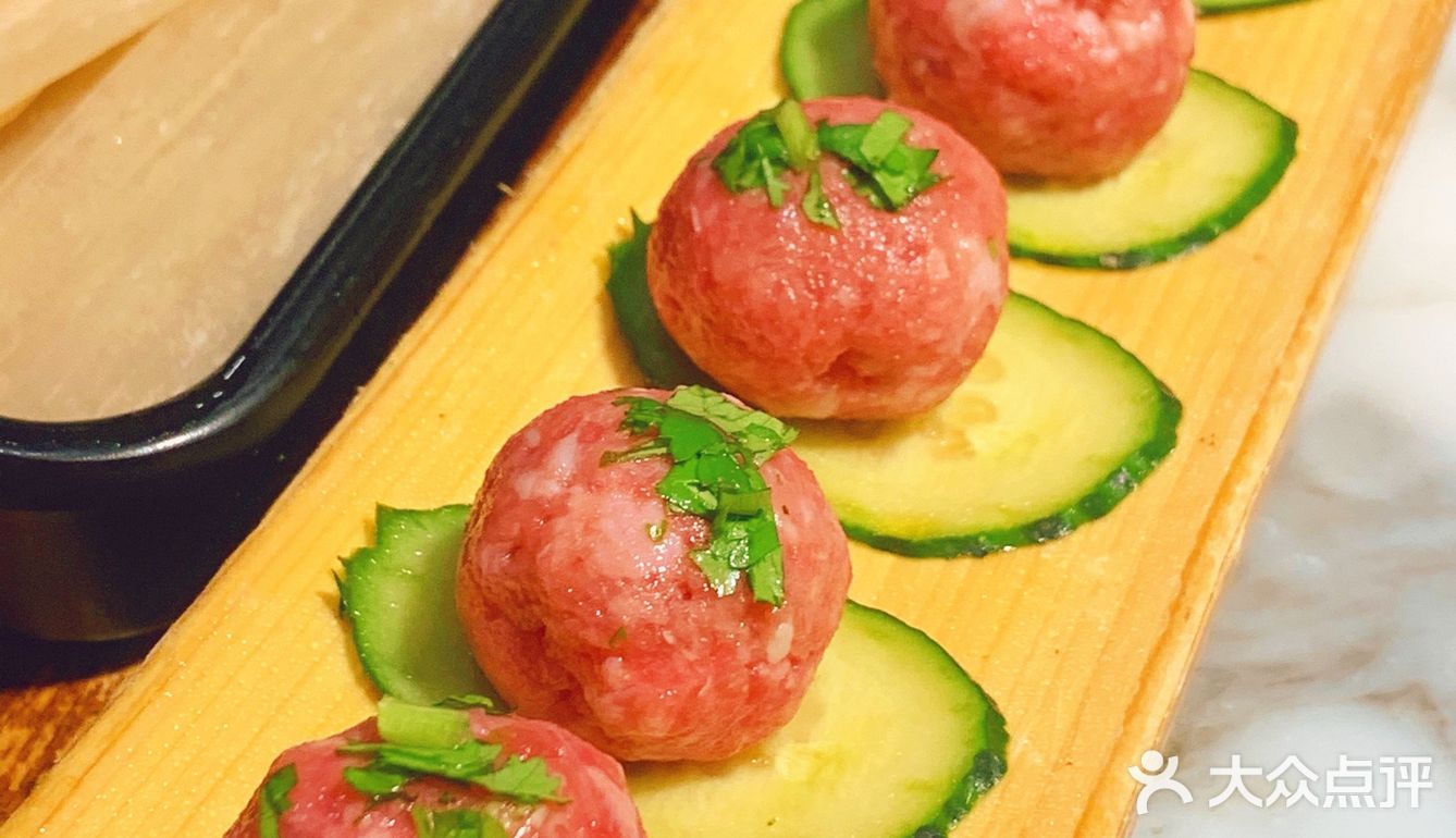 边涮肉边喝汤的火锅店